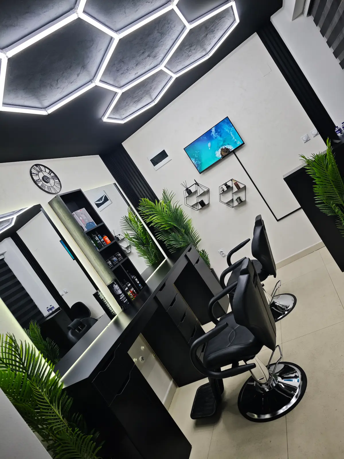 Enterijer Barber Studio 7 — moderan muški salon u Nišu